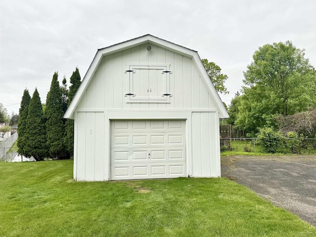 5211 S Gatesboro Dr, Saginaw, MI 48603 - view of detached garage