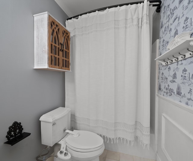 1150 Heatherlea Ct, Canton, MI 48188 - full bath featuring toilet and wallpapered walls