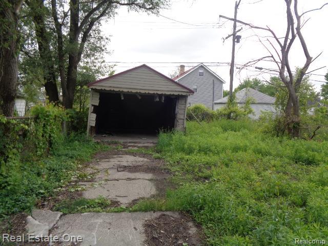 13493 Conley St, Hamtramck, MI 48212 - view of detached garage