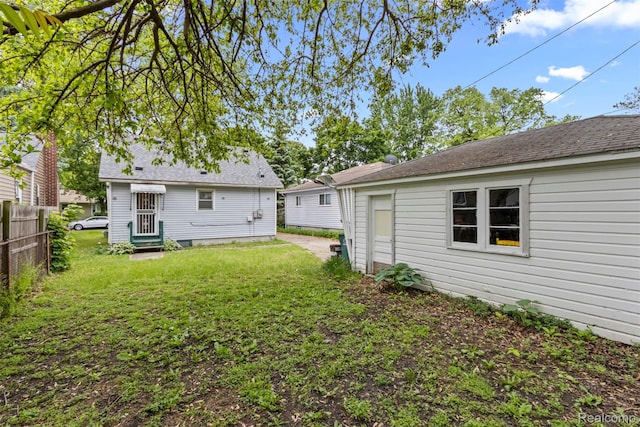 1141 E Madge Ave, Hazel Park, MI 48030 - view of yard featuring entry steps