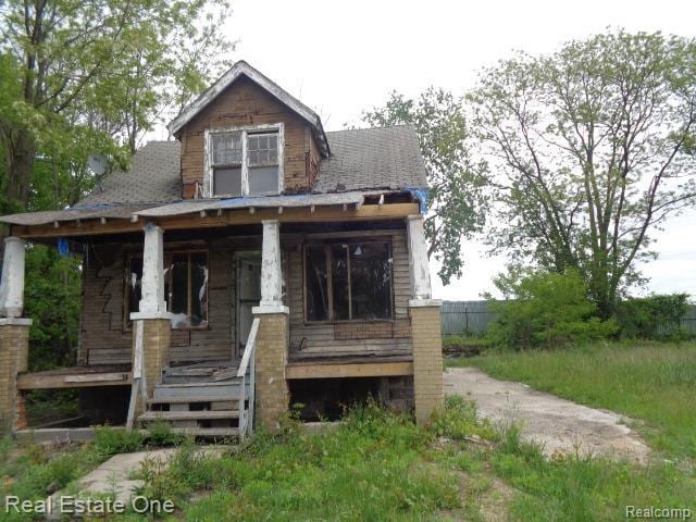 17178 Gable St, Hamtramck, MI 48212 - view of front facade with covered porch