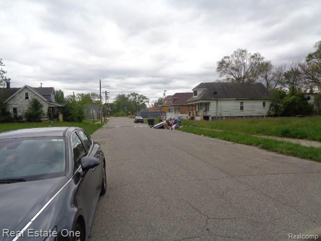 17178 Gable St, Hamtramck, MI 48212 - view of asphalt road with a residential view