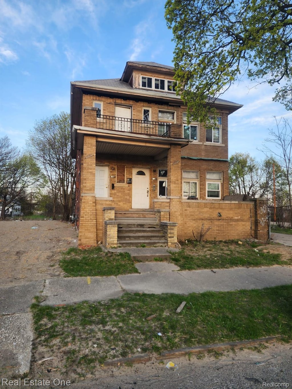 8450 Maxwell St, Detroit, MI 48213 - view of front of home with a balcony and brick siding