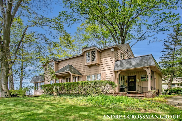 5011 Rosabelle Beach Ave, Holland, MI 49424 - view of front facade featuring a front lawn