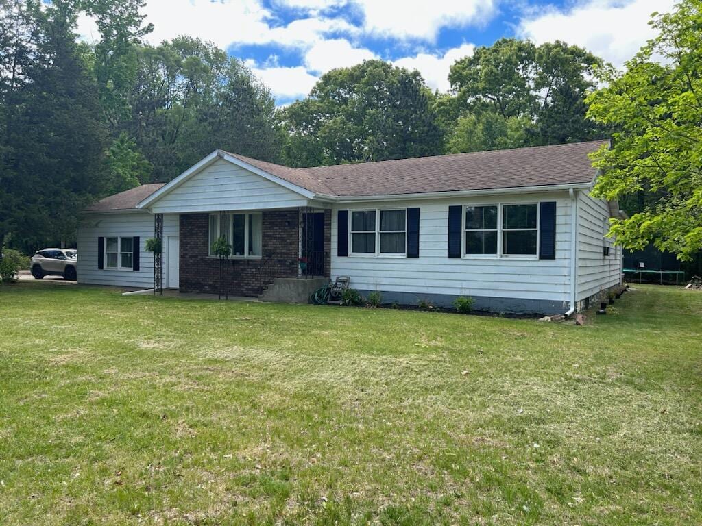 45523 Eleanor Dr, Decatur, MI 49045 - single story home featuring a front yard and brick siding