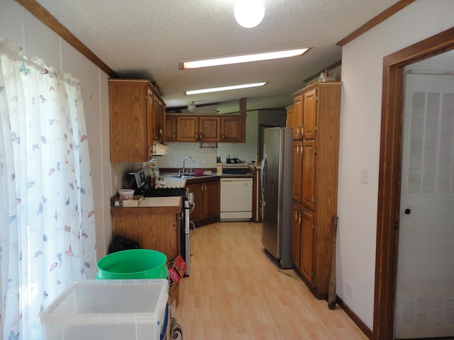 5925 113th Ave, Pullman, MI 49450 - kitchen with stainless steel appliances, light wood finished floors, a heating unit, crown molding, and ventilation hood