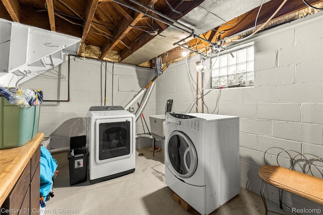 34642 Elm St, Wayne, MI 48184 - laundry room with washer and dryer