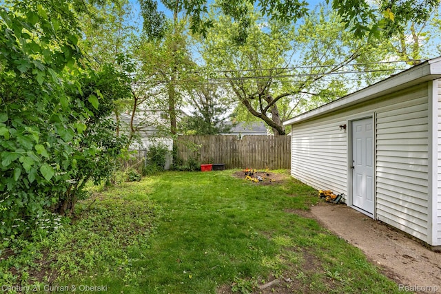 34642 Elm St, Wayne, MI 48184 - view of fenced backyard