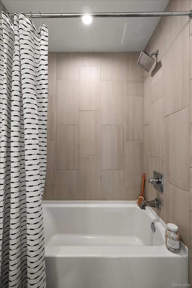 3303 Cochrane, Detroit, MI 48208 - bathroom with shower / bath combo