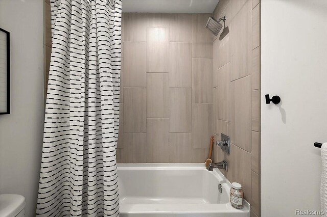 3303 Cochrane, Detroit, MI 48208 - bathroom with shower / bathtub combination with curtain and toilet