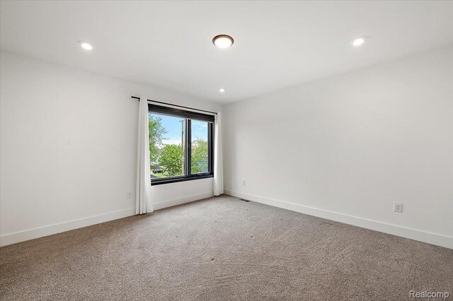 3303 Cochrane, Detroit, MI 48208 - spare room featuring light carpet, baseboards, and recessed lighting