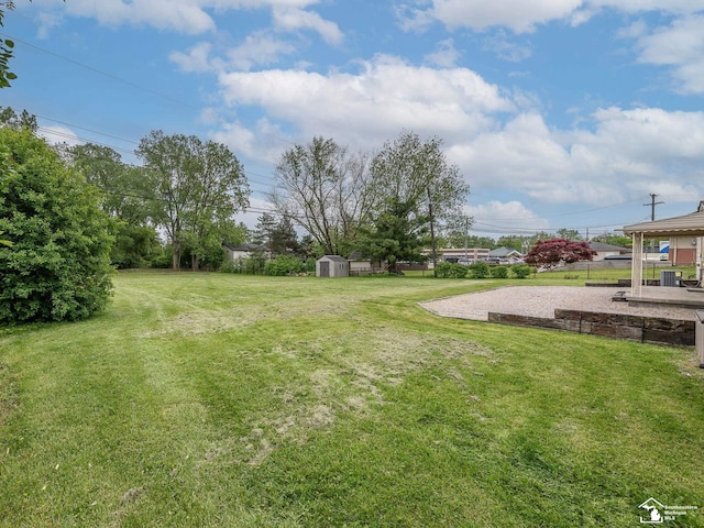 22933 Monterey Dr, Woodhaven, MI 48183 - view of grassy yard