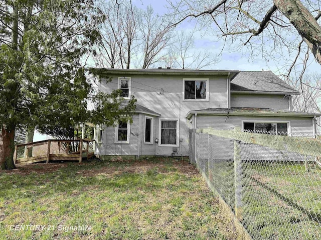 5207 S Whiteville Rd, Mount Pleasant, MI 48858 - back of house with a wooden deck