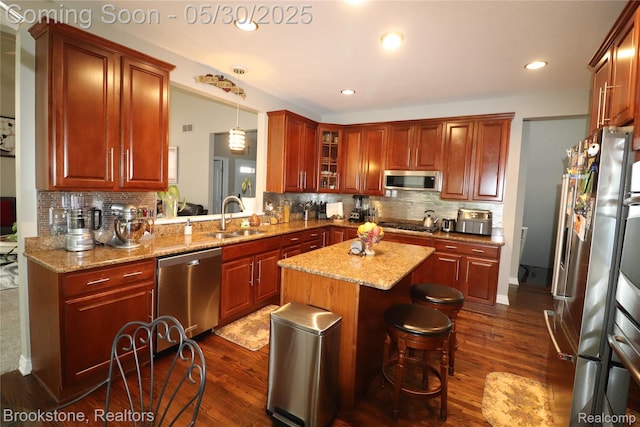 13961 Cobblestone Creek Dr, Belleville, MI 48111 - kitchen with stainless steel appliances, a sink, dark wood-style flooring, a kitchen island, and decorative backsplash