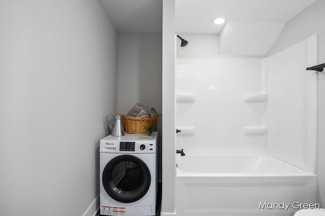 536 E Grant St, Sheridan, MI 48884 - laundry area with washer / dryer
