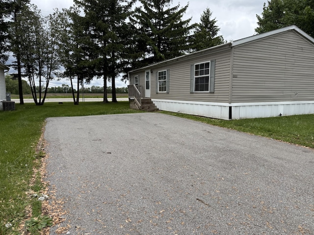 501 N US-131 Hwy # 17, White Pigeon, MI 49099 - view of side of property featuring a yard