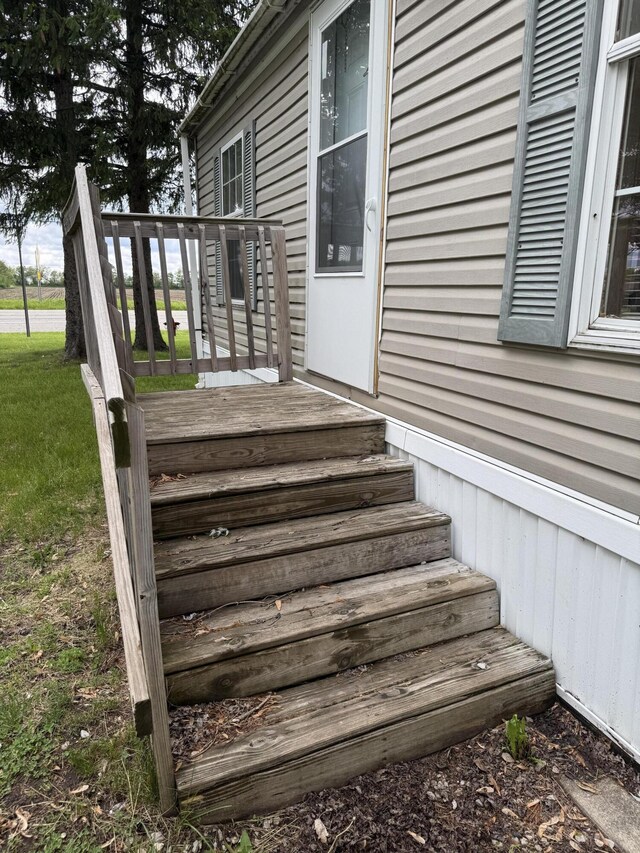501 N US-131 Hwy # 17, White Pigeon, MI 49099 - view of wooden terrace