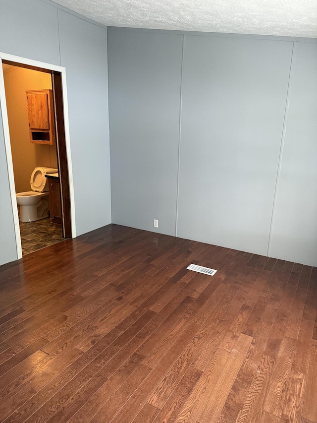 501 N US-131 Hwy # 17, White Pigeon, MI 49099 - empty room featuring hardwood / wood-style flooring and a textured ceiling