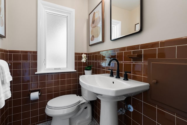 2316 Brockman Blvd, Ann Arbor, MI 48104 - bathroom featuring tile walls, wainscoting, toilet, and a sink
