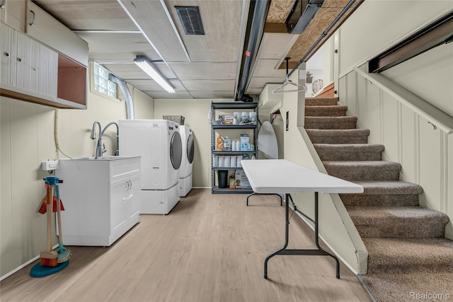 1104 James K Blvd, Pontiac, MI 48341 - laundry room with washer and dryer and light wood finished floors