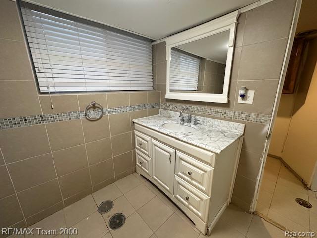 1042 Drexel St, Dearborn, MI 48128 - bathroom with tile walls, vanity, and tile patterned flooring