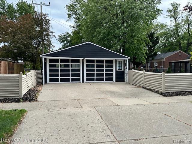 1042 Drexel St, Dearborn, MI 48128 - view of detached garage