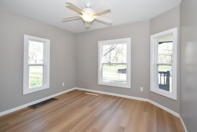 925 Princeton Ave, Kalamazoo, MI 49007 - unfurnished room with light wood-style flooring, baseboards, and ceiling fan