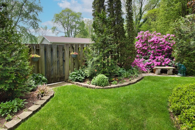2727 S Lakeshore Dr Unit F-24, Saint Joseph, MI 49085 - view of yard