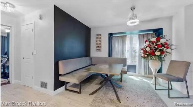 29374 W Glen Oaks Blvd, Farmington Hills, MI 48334 - dining room with baseboards