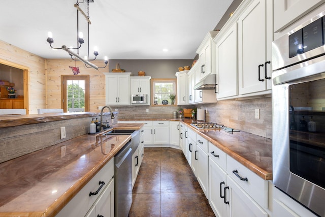 17495 Bison Trl, White Pigeon, MI 49099 - kitchen with appliances with stainless steel finishes, a sink, plenty of natural light, decorative backsplash, and recessed lighting