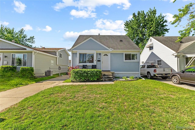 125 Tecumseh St, Clawson, MI 48017 - bungalow-style house featuring a front lawn and central AC unit