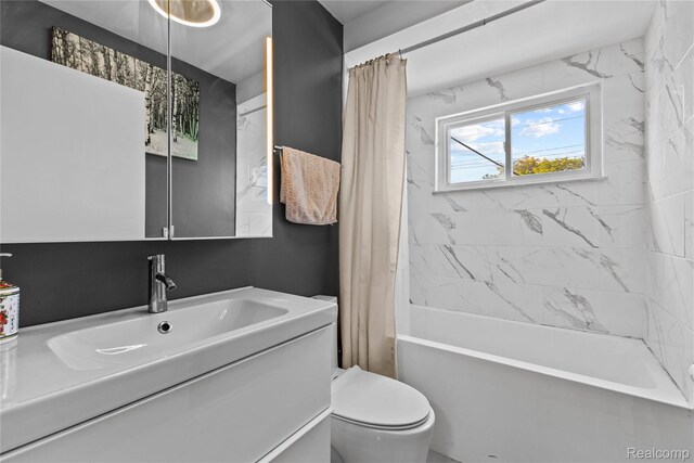 125 Tecumseh St, Clawson, MI 48017 - bathroom featuring vanity, shower / bath combination with curtain, and toilet
