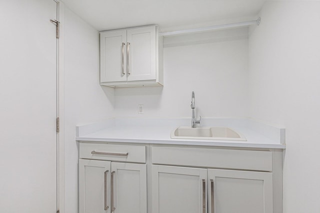 202 Orchard Hills Dr, Ann Arbor, MI 48104 - bar featuring a sink