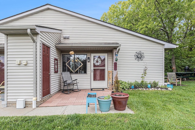 313 Spring Brooke Dr, Brighton, MI 48116 - entrance to property with a lawn