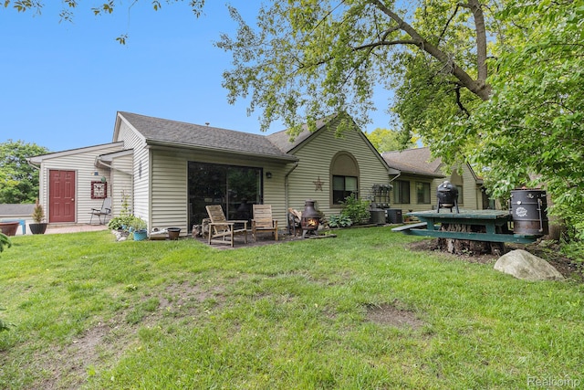 313 Spring Brooke Dr, Brighton, MI 48116 - rear view of house featuring a lawn and a shingled roof