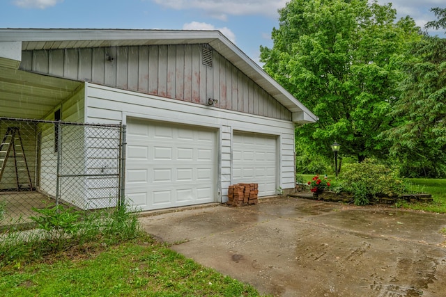 2800 Mayflower Rd, Niles, MI 49120 - garage featuring concrete driveway