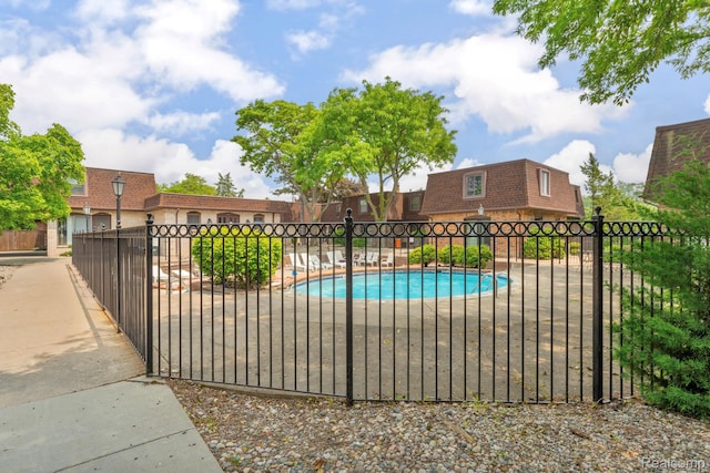 5025 Crooks Rd Unit 42, Royal Oak, MI 48073 - view of community pool