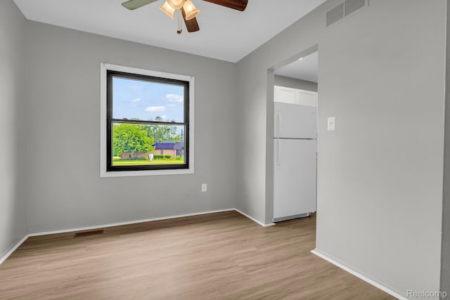 5025 Crooks Rd Unit 42, Royal Oak, MI 48073 - unfurnished room featuring light wood-style floors, a ceiling fan, and baseboards