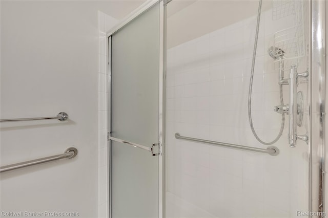 1721 Deepwood Cir, Rochester, MI 48307 - bathroom with tiled shower