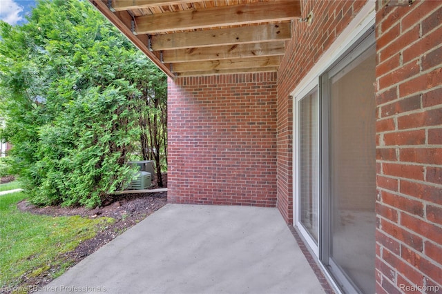1721 Deepwood Cir, Rochester, MI 48307 - view of patio