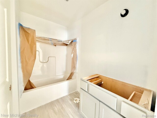 7056 Cambridge Dr, Flushing, MI 48433