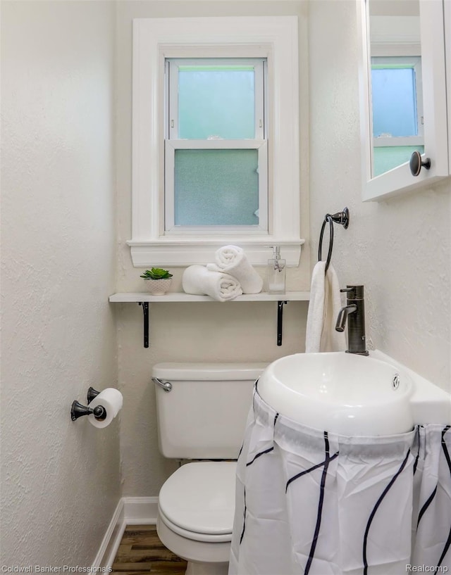 7283 Lozier Ave, Warren, MI 48091 - bathroom with toilet, baseboards, wood finished floors, and a textured wall