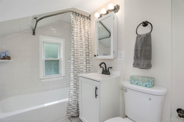 7283 Lozier Ave, Warren, MI 48091 - bathroom with toilet, vanity, shower / bath combo, and lofted ceiling