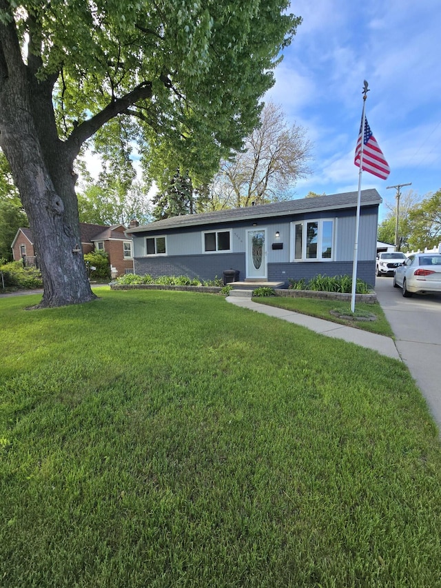 5966 Engleman Ave, Warren, MI 48091 - single story home with a front lawn