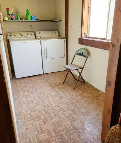 5678 Leona Ave, Muskegon, MI 49442 - laundry area featuring washer and clothes dryer