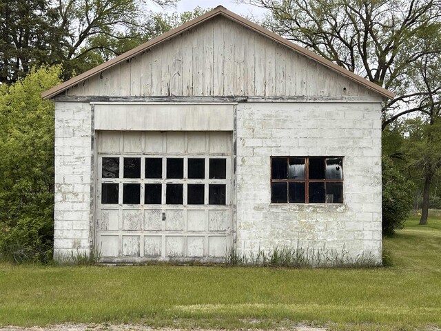 6979 E Airport Rd, Mount Pleasant, MI 48858