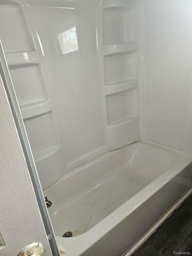 28632 Hazelwood St, Detroit, MI 48141 - view of bathroom
