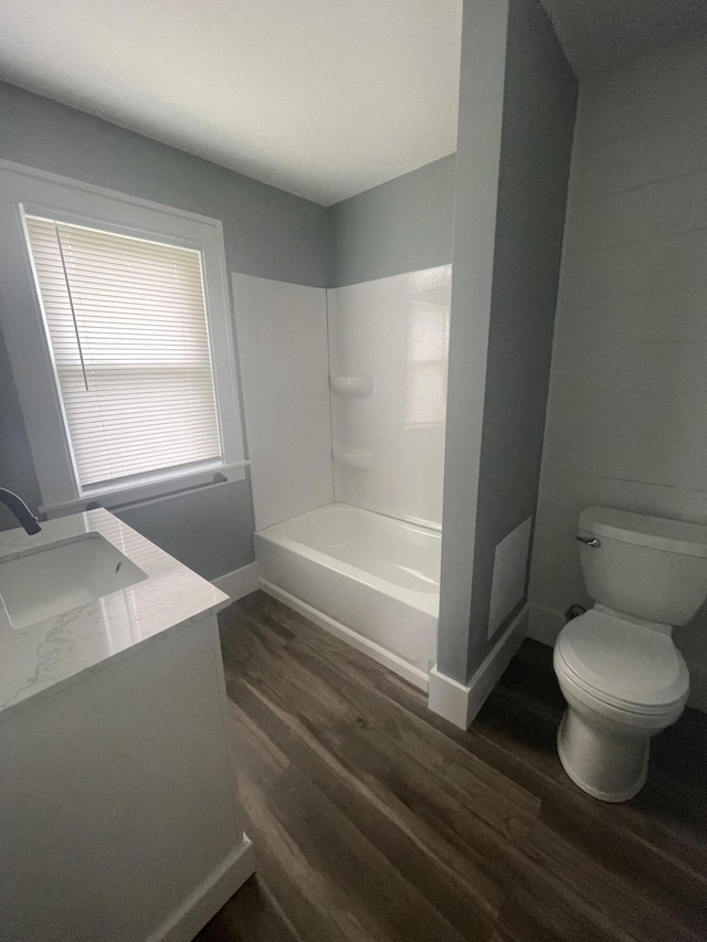 1007 Alto Ave SE, Grand Rapids, MI 49507 - bathroom featuring wood finished floors, toilet, vanity, and baseboards