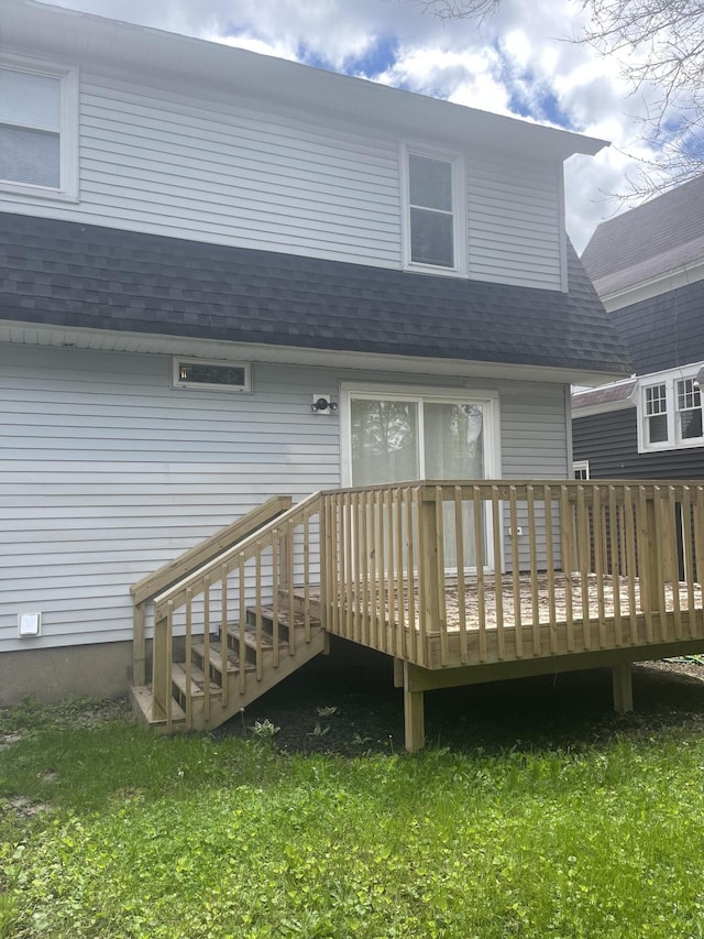 1007 Alto Ave SE, Grand Rapids, MI 49507 - back of property featuring a shingled roof, a deck, and a lawn