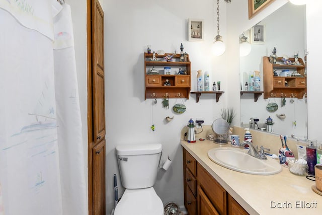 604/606 N New Dexter St, Ionia, MI 48846 - full bathroom with vanity and toilet